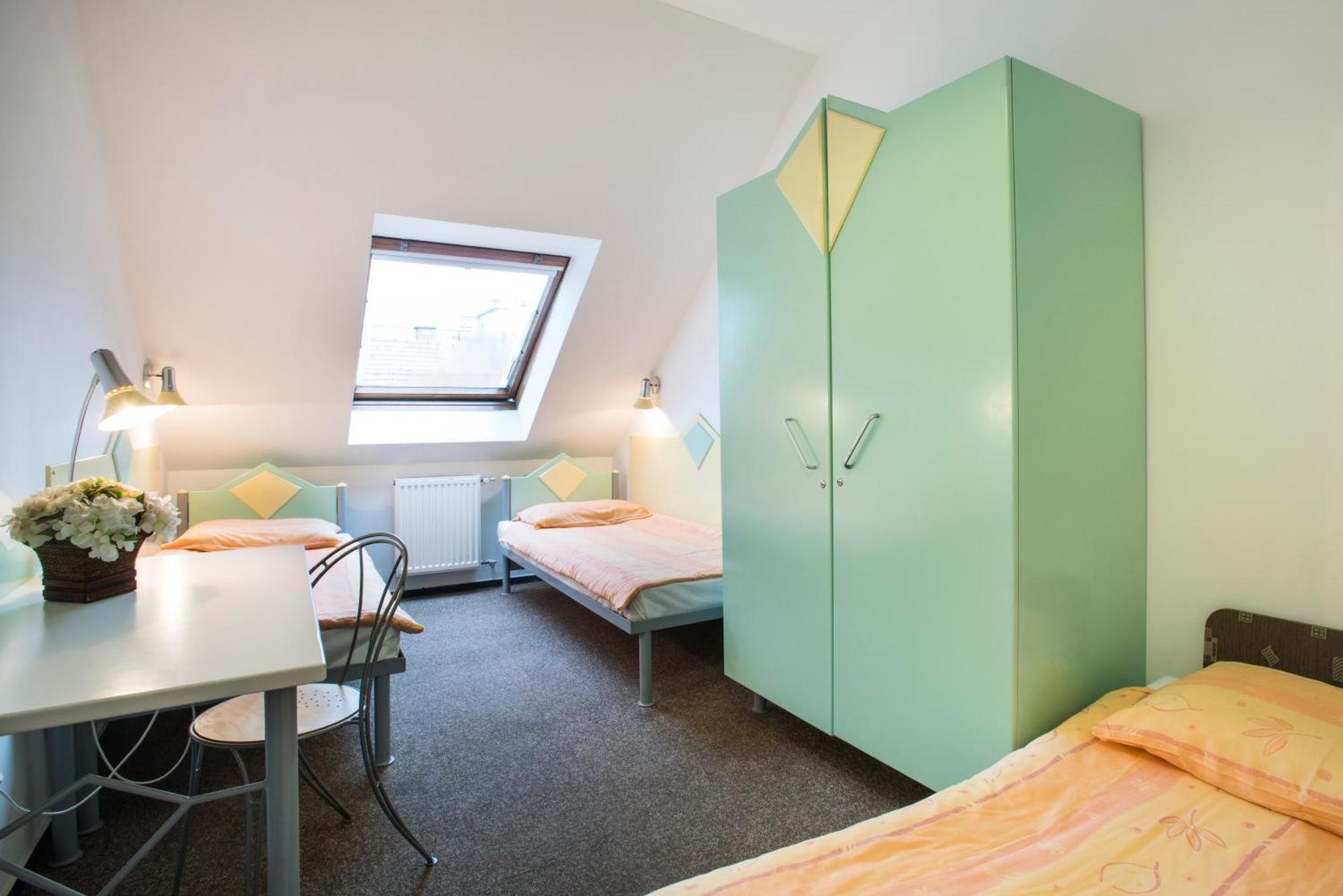 Twin Room,1248832417:JPEG